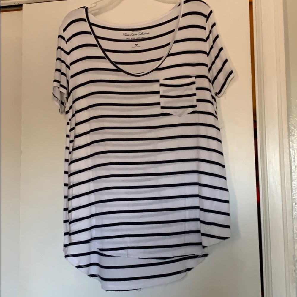 Hollister v-neck tee